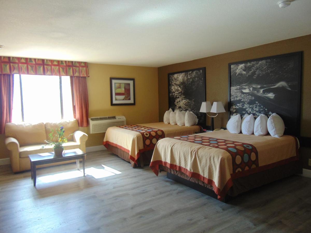 Super 8 By Wyndham Motel